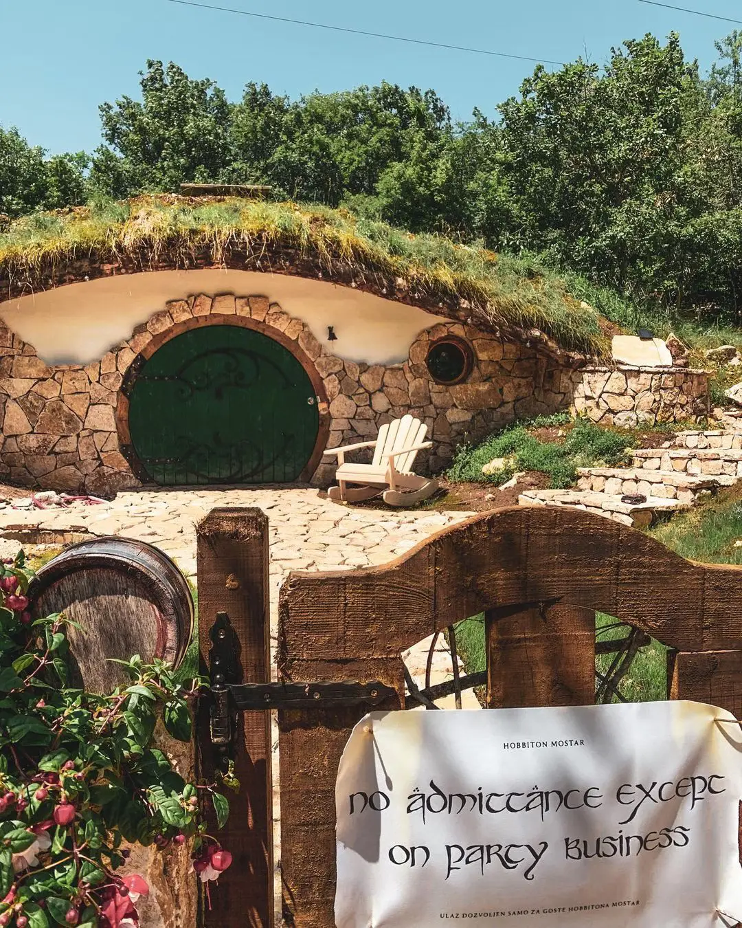 Hobbit House Mostar – Magical Underground Stay
