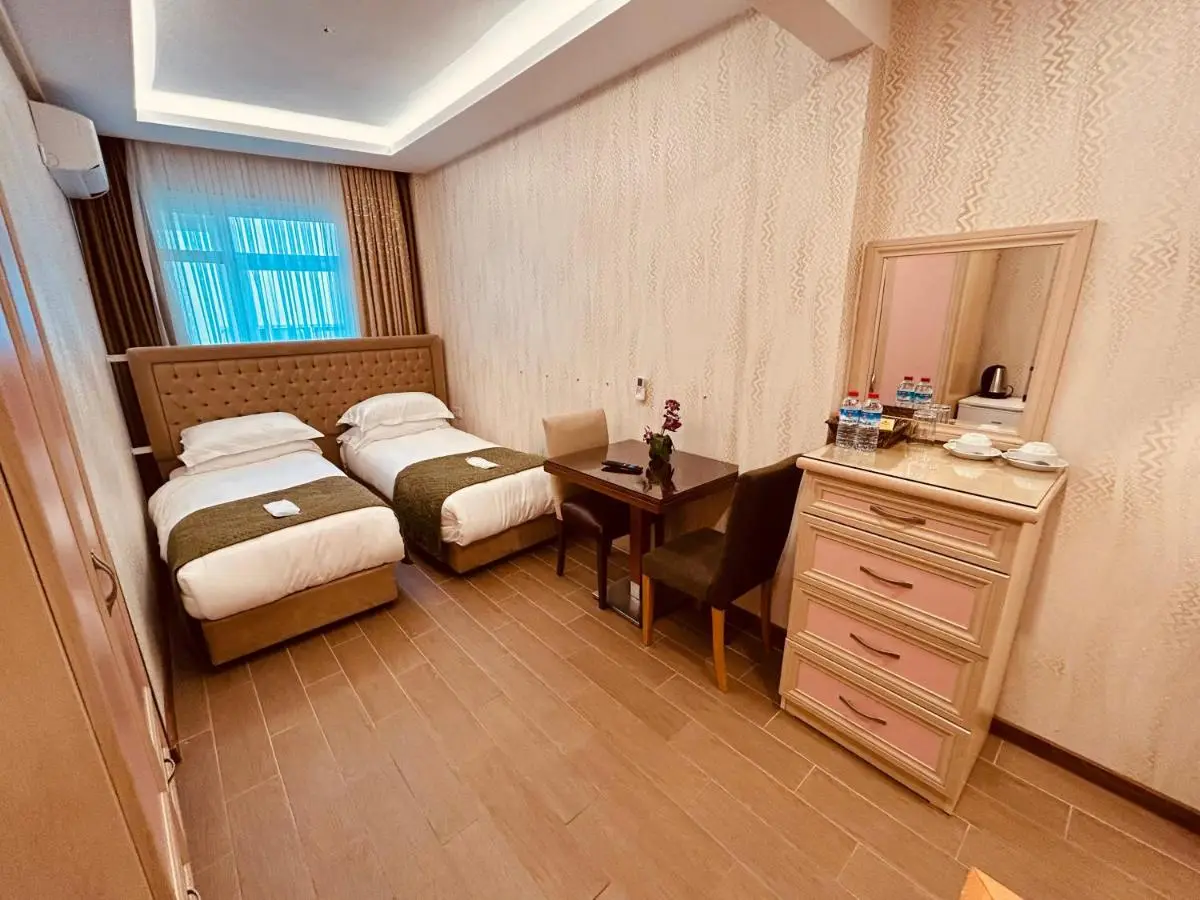 Lily Rooms