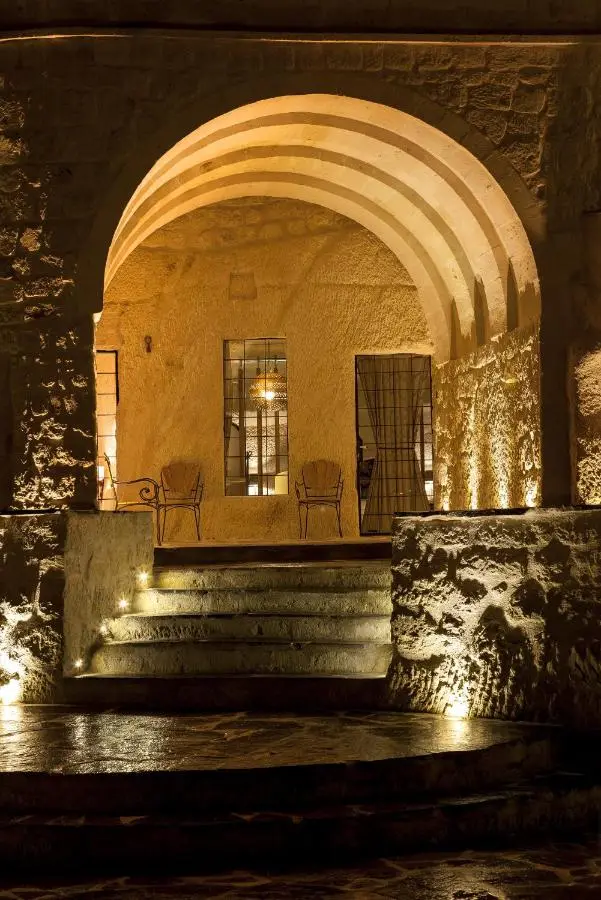 Hezen Cave Hotel