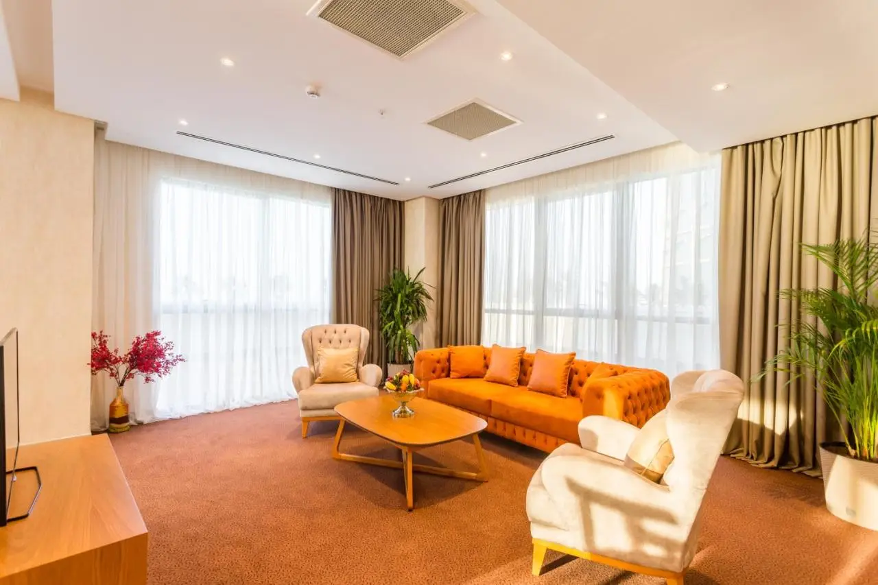 The Grand Gloria Hotel