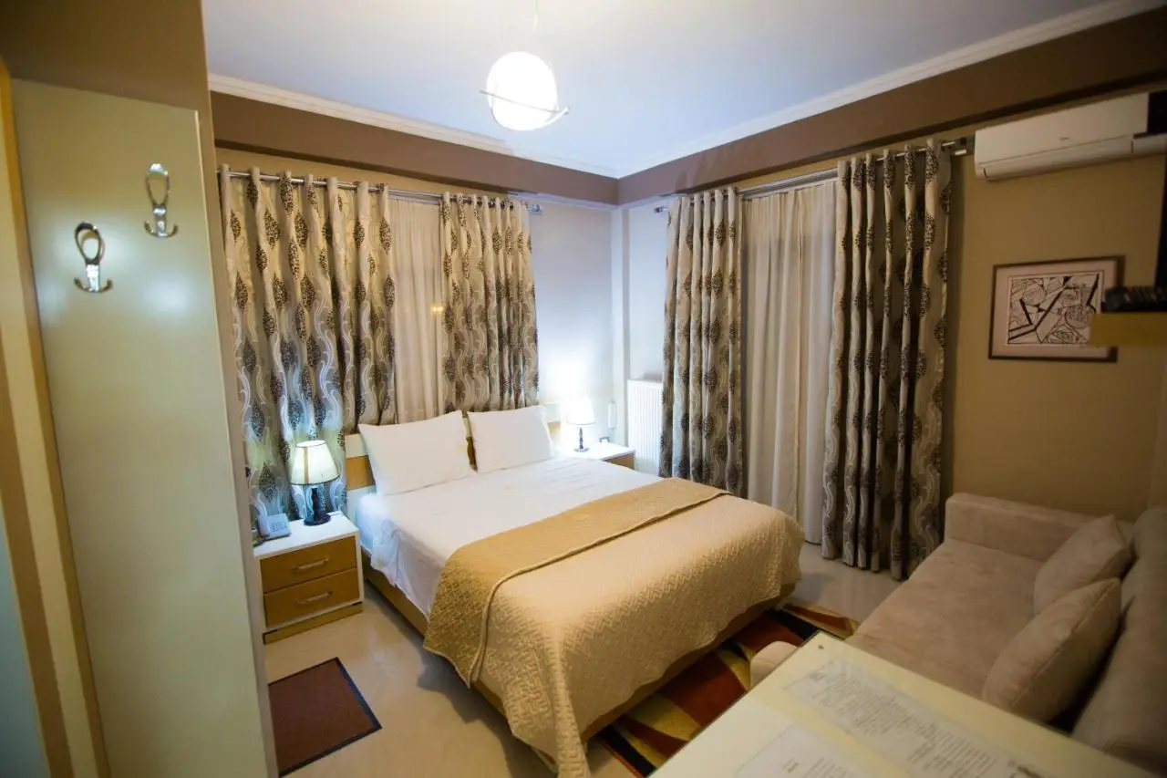 DEA Hotel 2002
