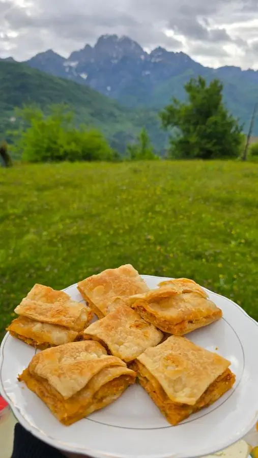 Thethi 360 grade - Camping & Rooms