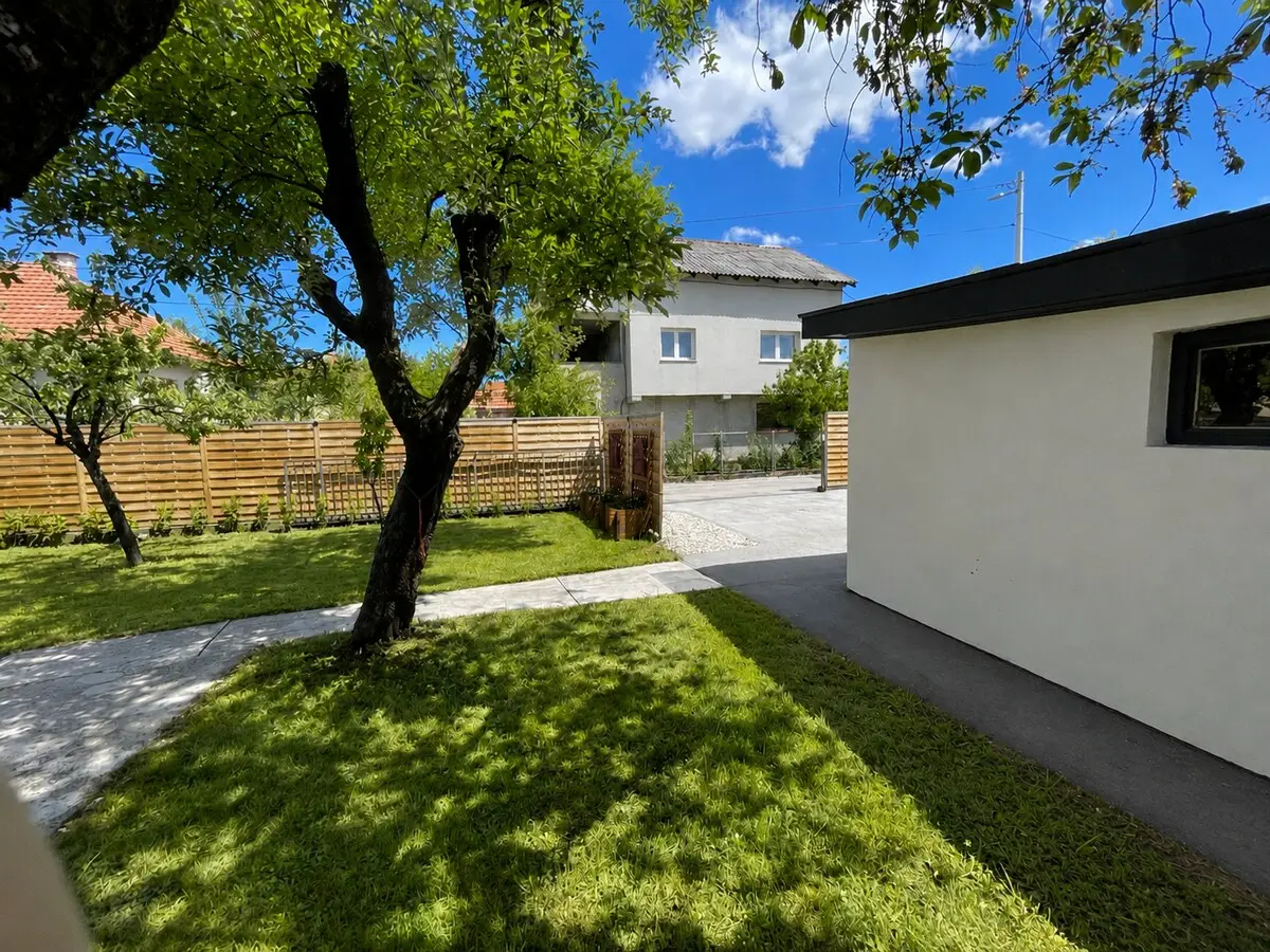 VillaGreenDream: 10 Min from Airport, Free Parking