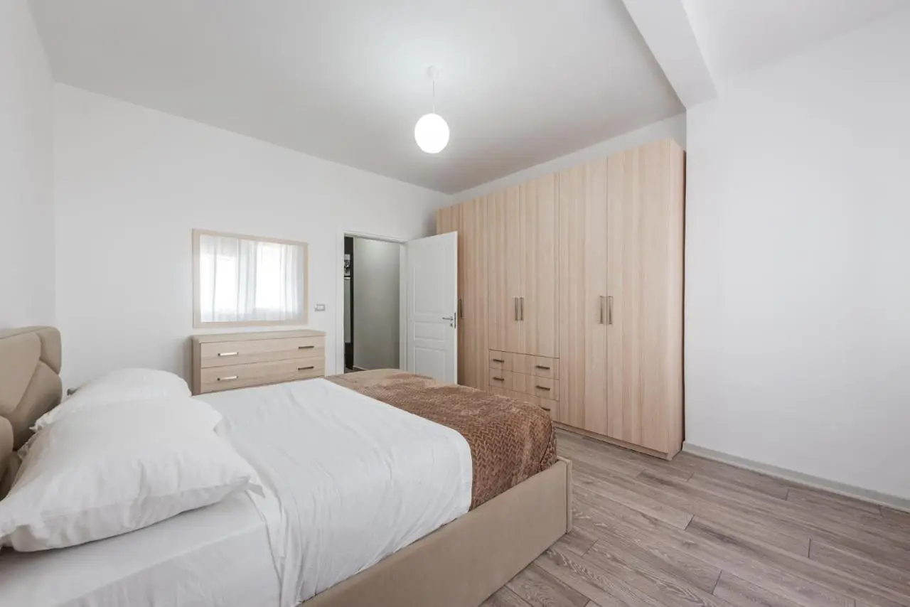 City Escape Apartment by PikHost