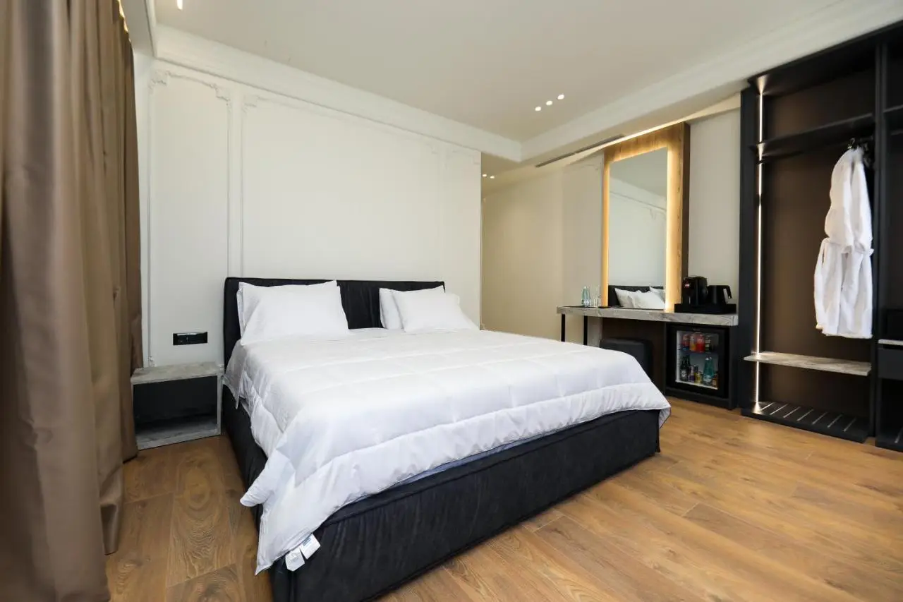 Hotel Adore