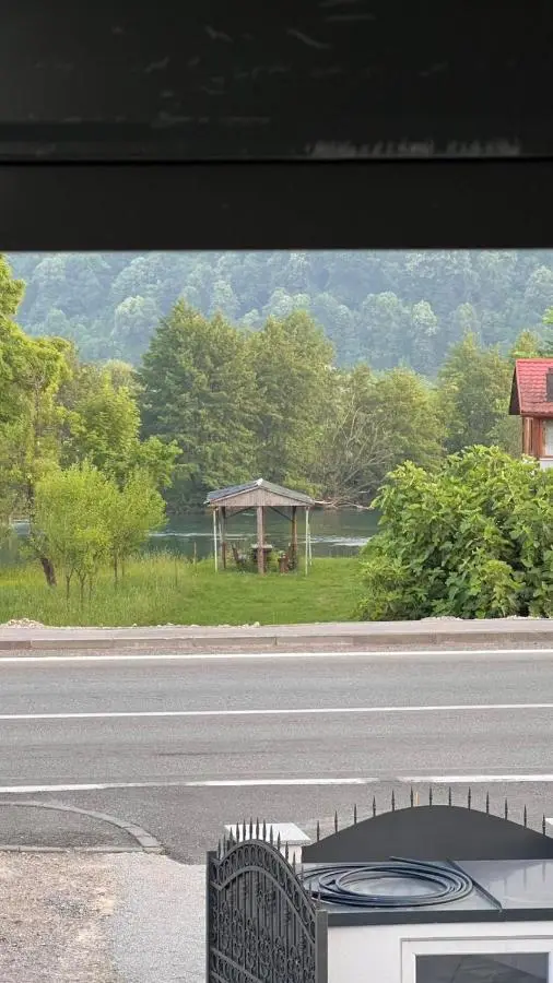 White house Paradise