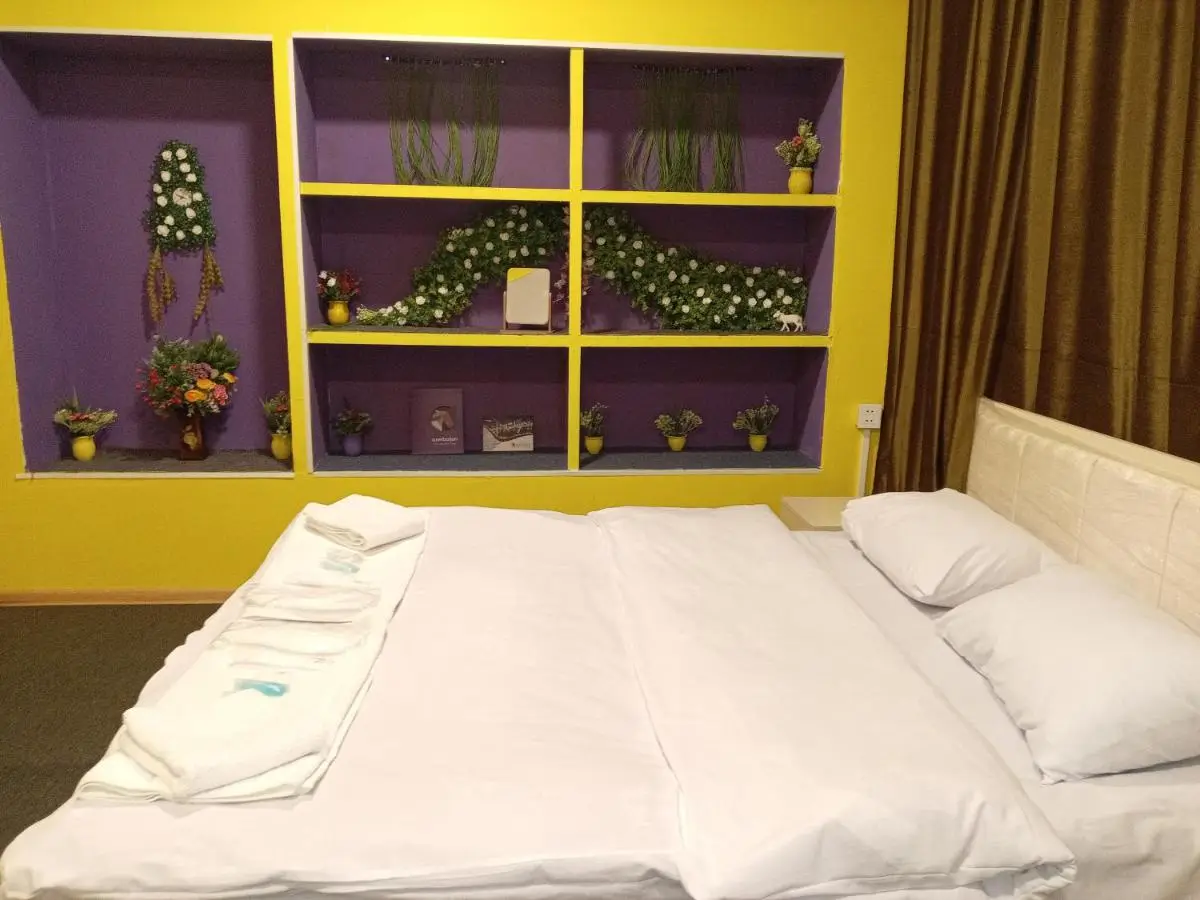 Baku Express Guest House - PRIVATE rooms with SHARED bathrooms
