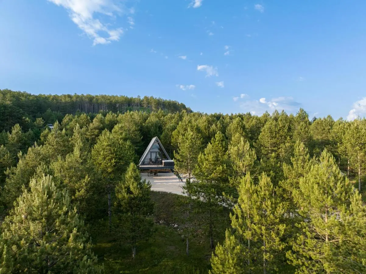 Continental Adventure Resort - Mountain Escape & Glamping
