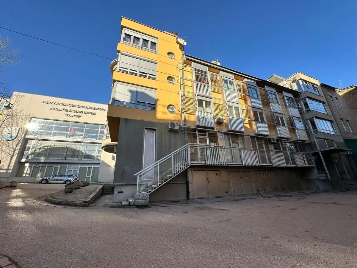 Spacious & Modern Apartment in the City Centre
