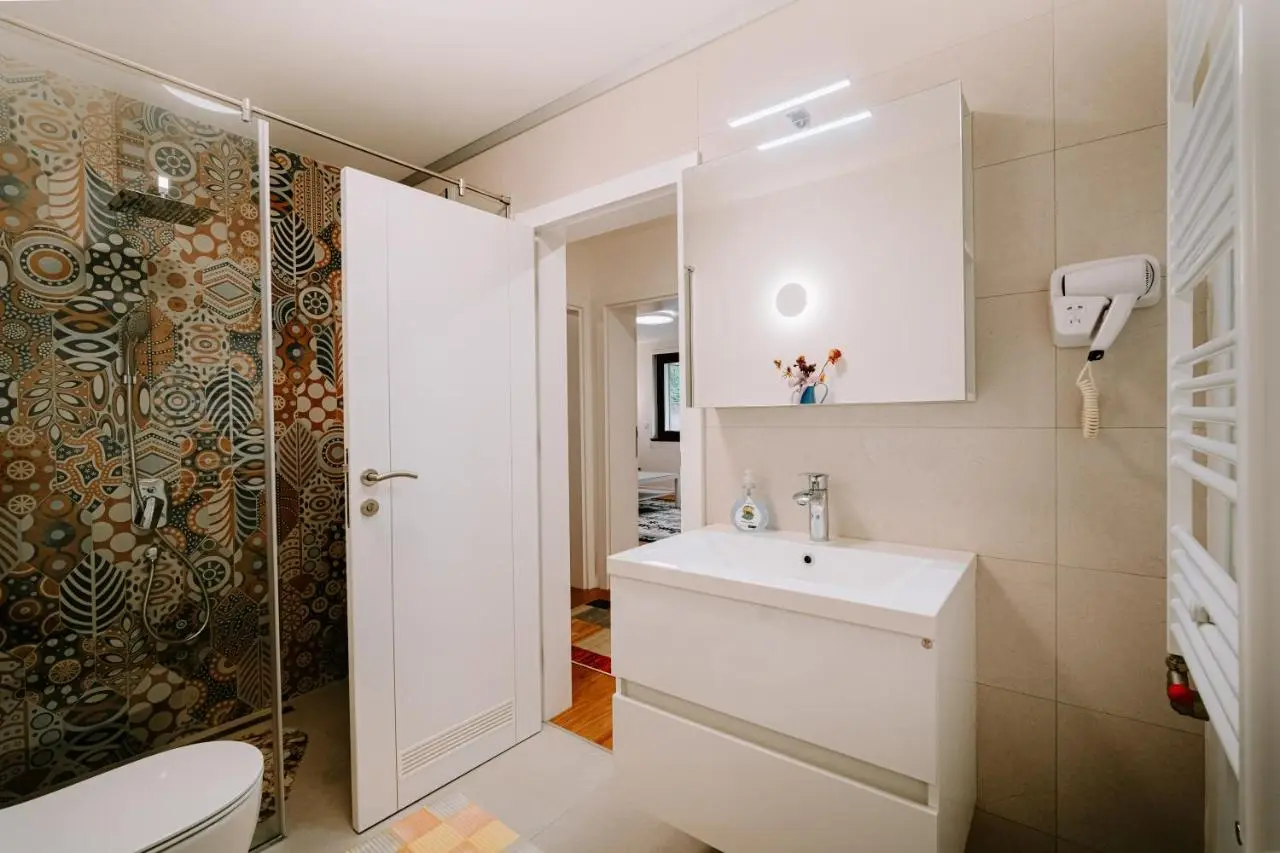 Apartment Jutro with free private parking-garage