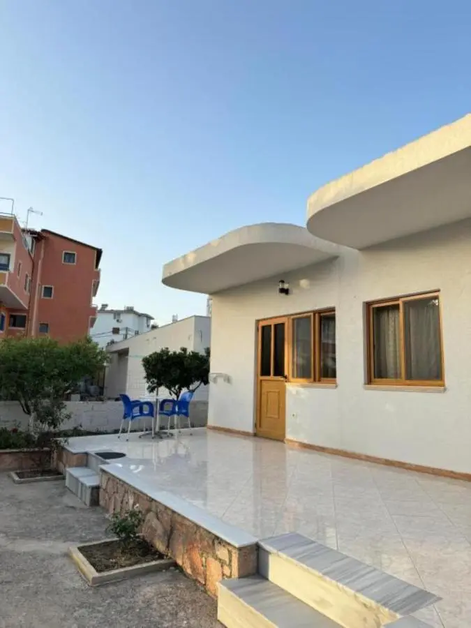 White house 2 Ksamil