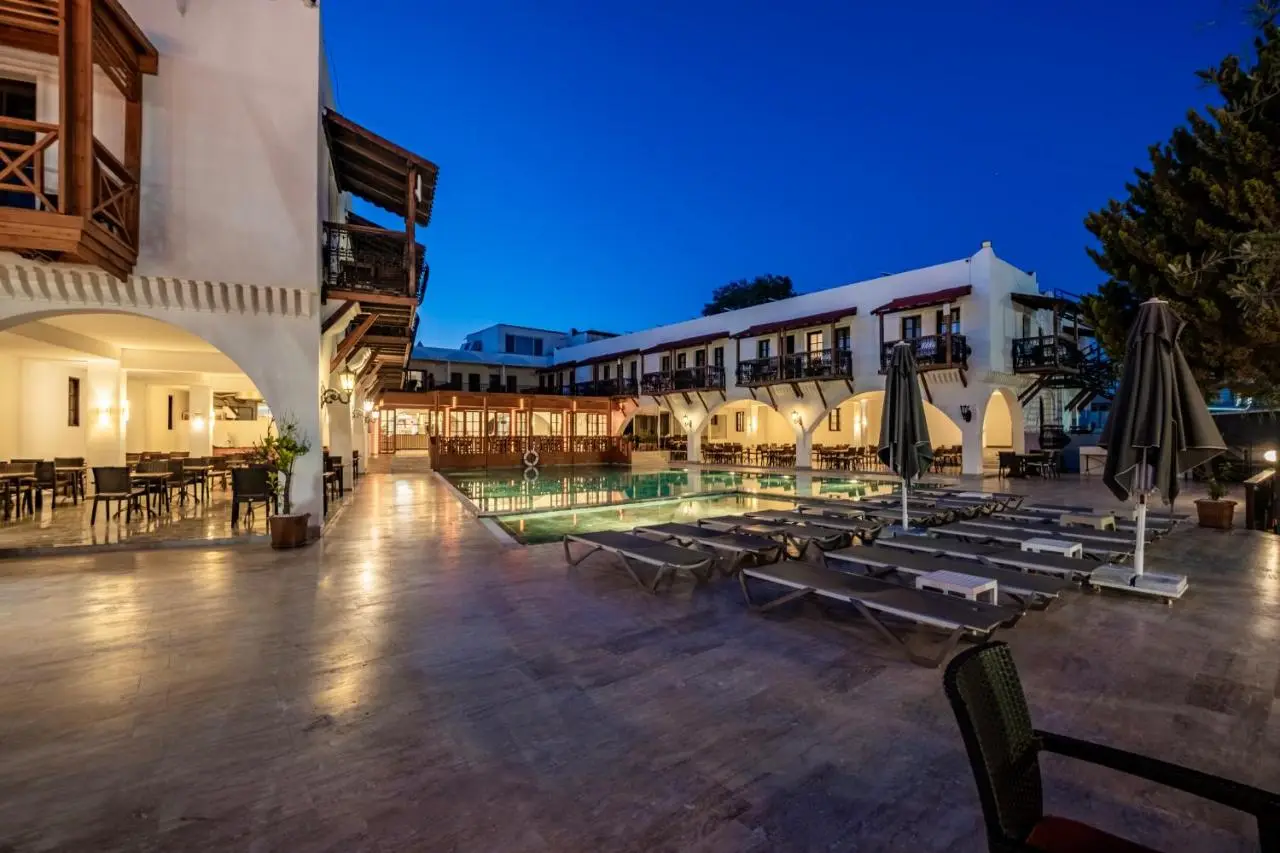 Costa Bitezhan Beach Hotel