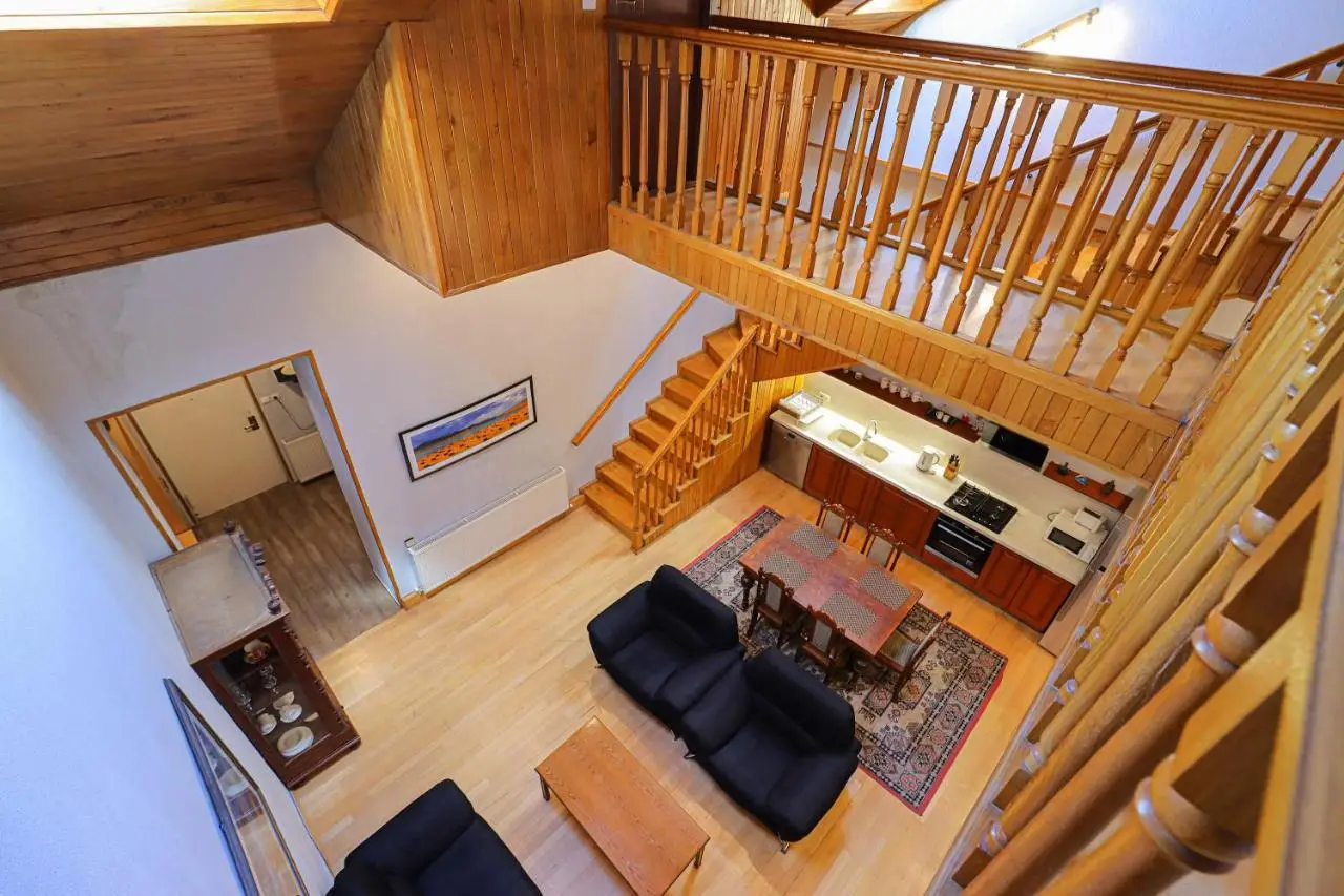 Central 4BR Apt for Groups & Families - By Wehost