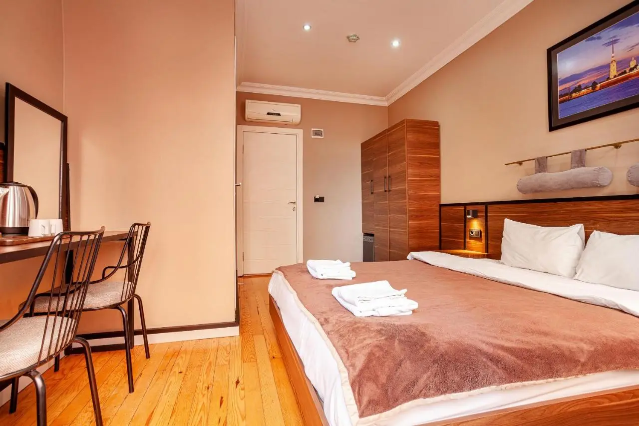 Aram Kerasi Rooms