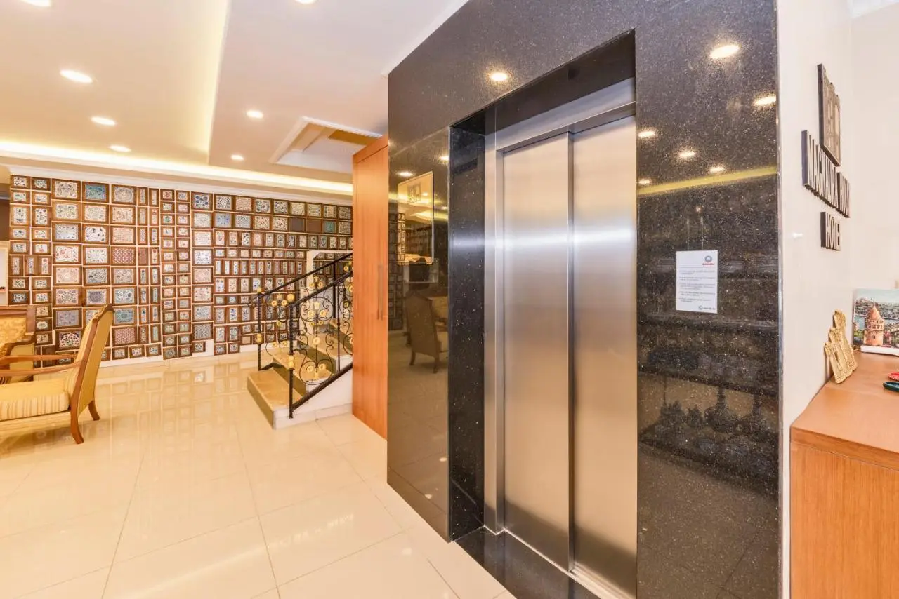 Magnaura House Hotel