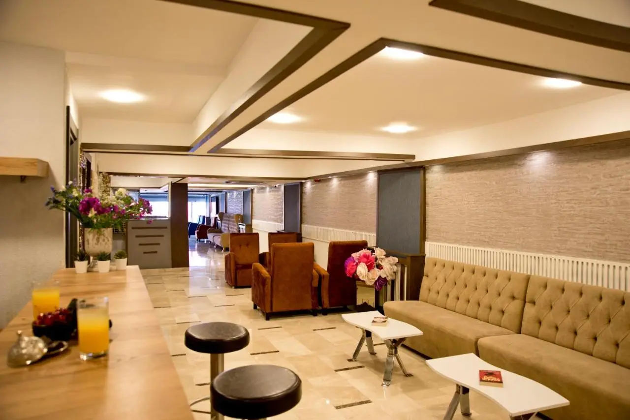 Royce Hotel