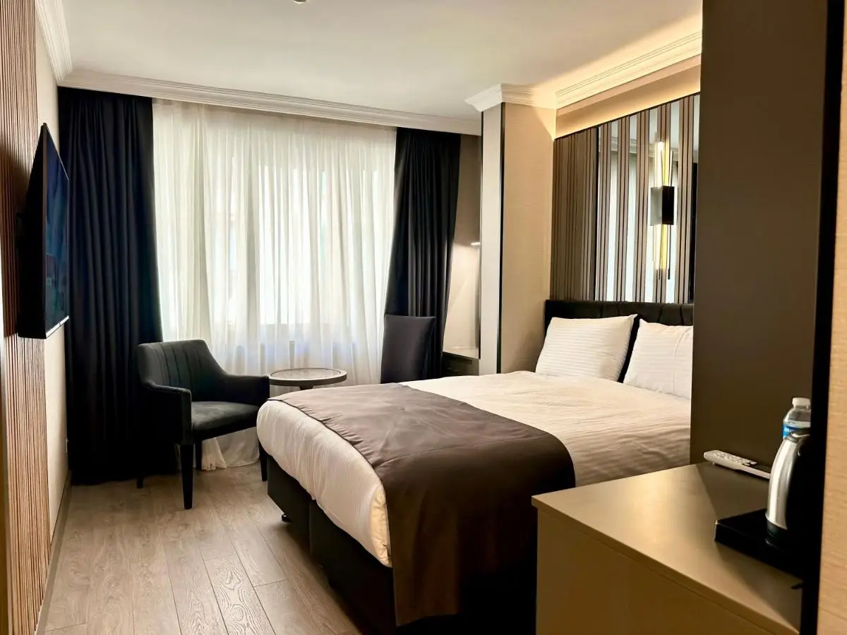 Aven Hotel