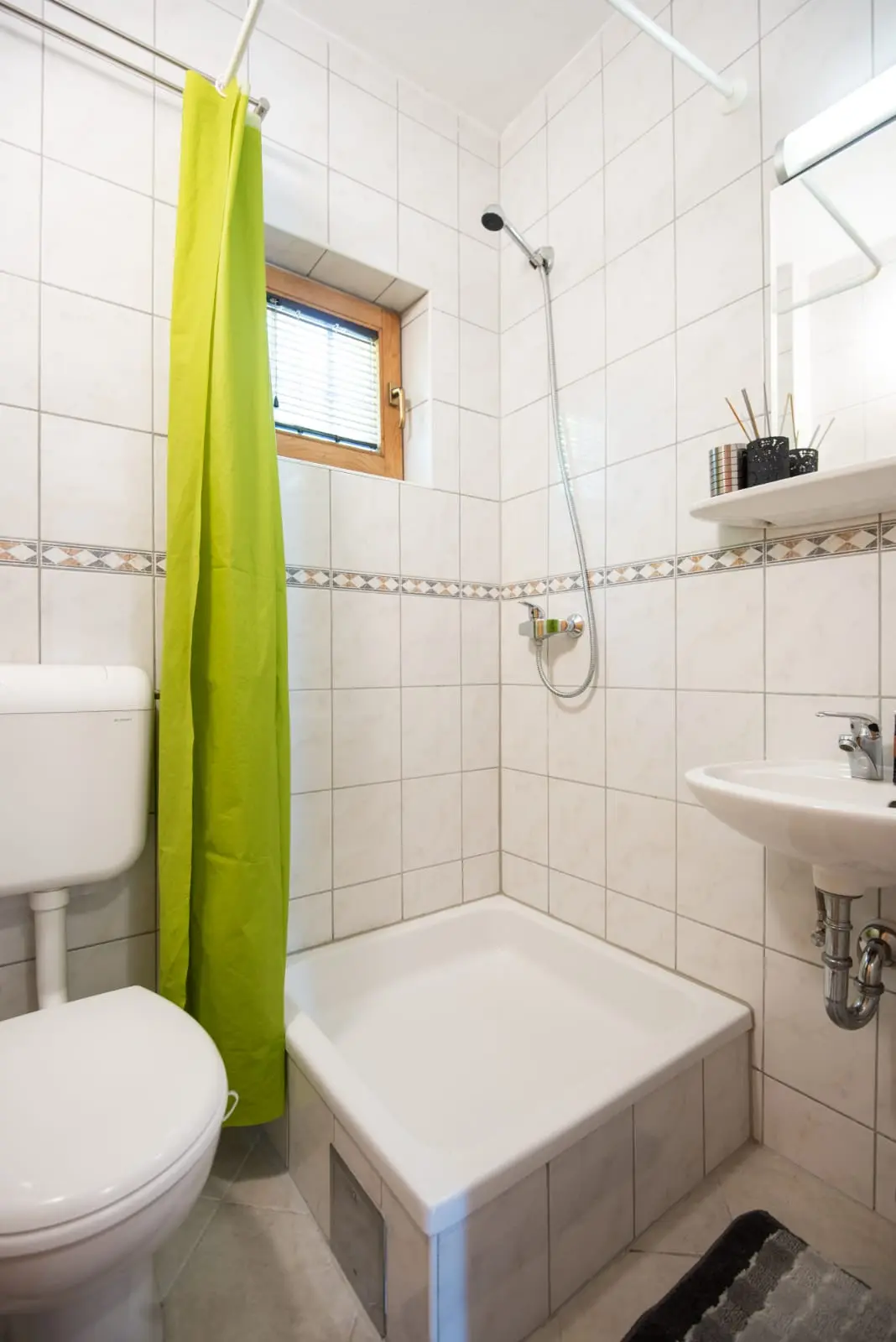 6BDR Holiday Nest - Green Aris