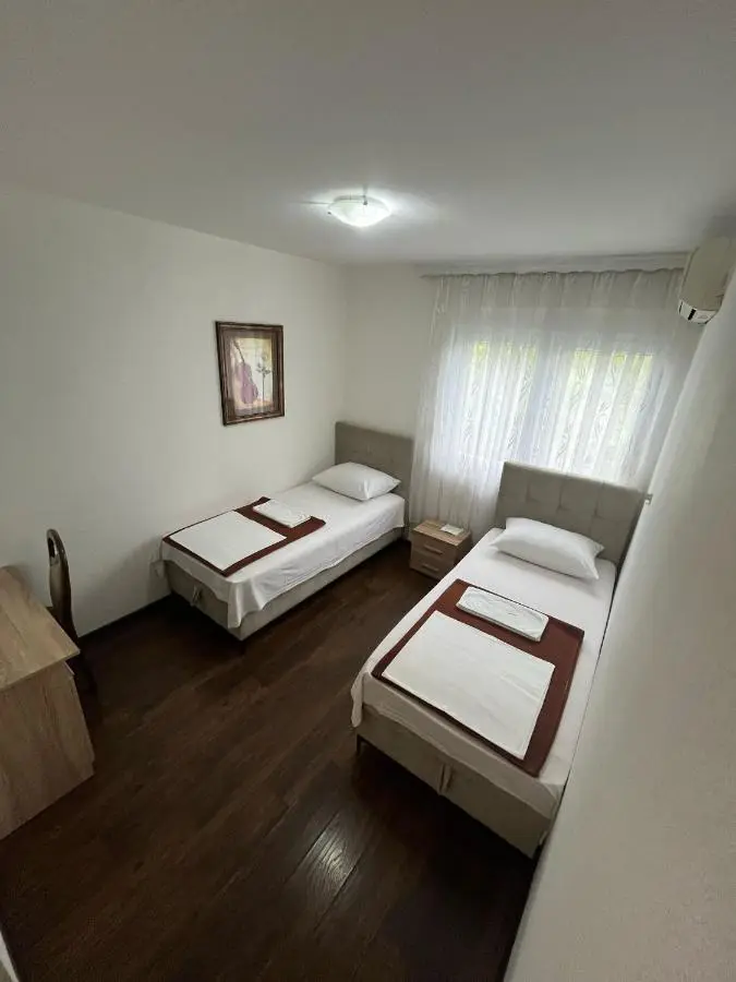 Motel Aura
