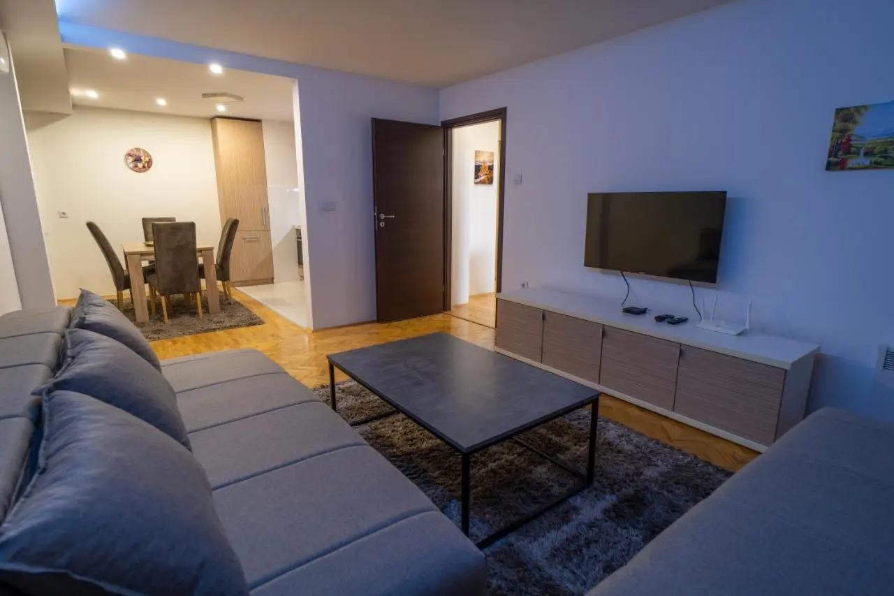 Green Riverside Apartment