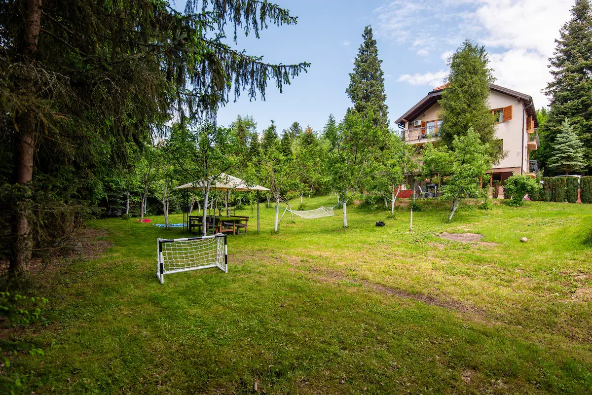 6BDR Holiday Nest - Green Aris