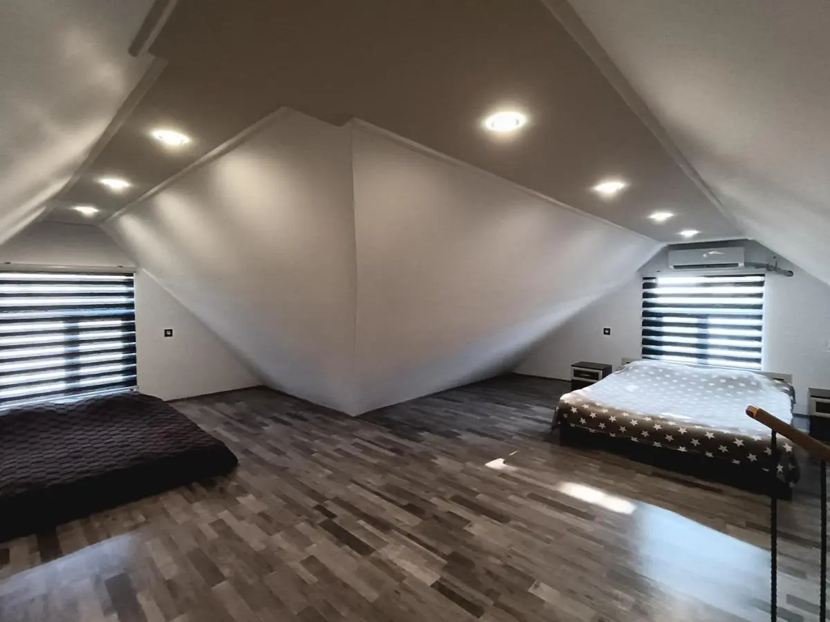 Praqa House