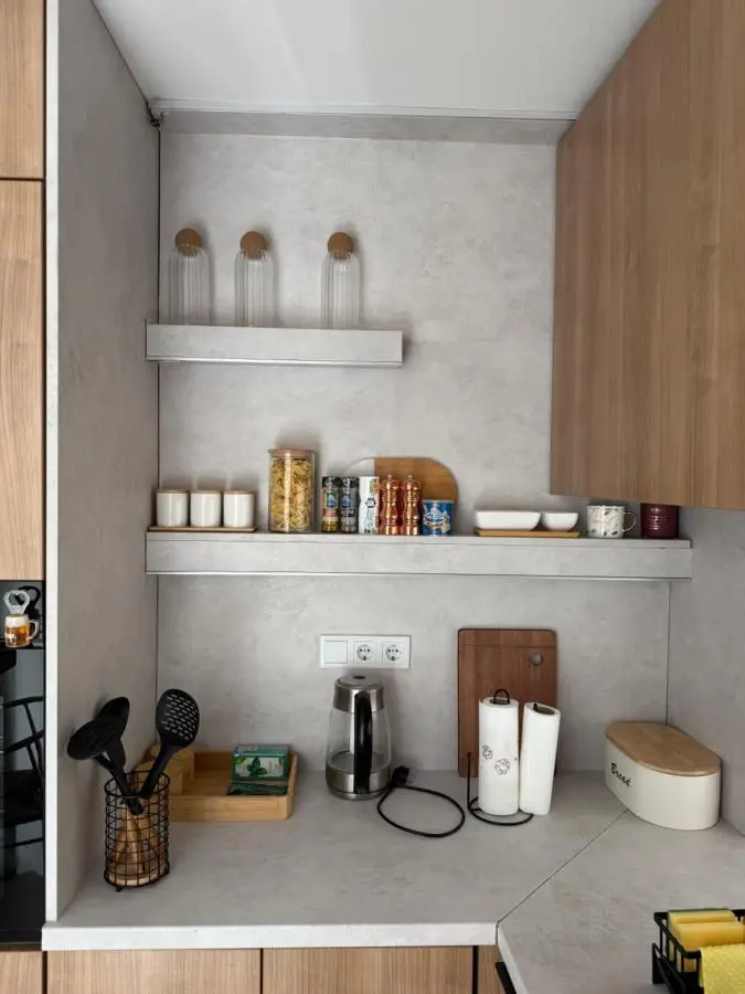 Apartment 528