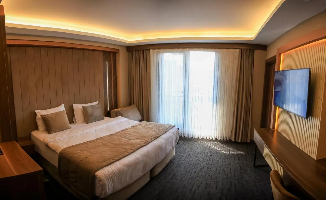 THE PARK HOTEL