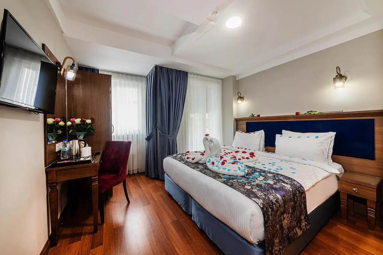 Aristocrat Hotel