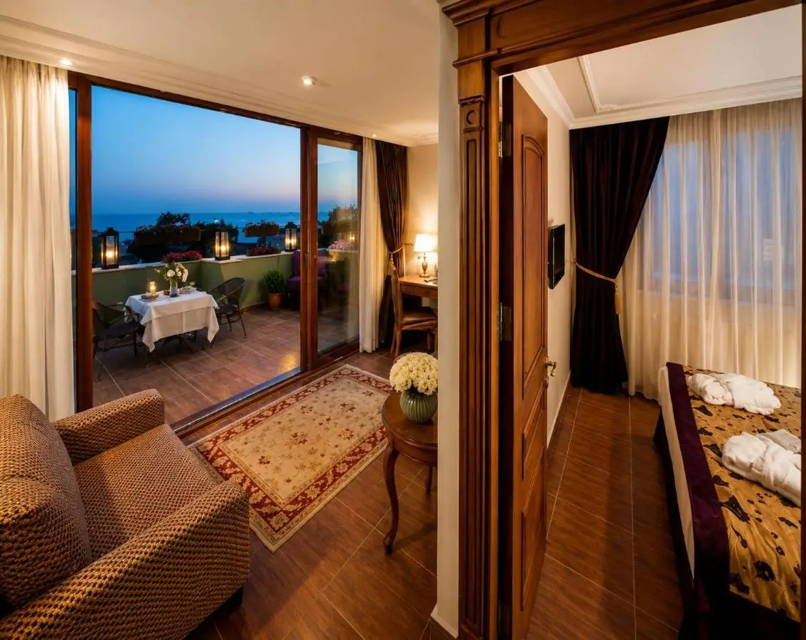 GLK PREMIER The Home Suites & Spa