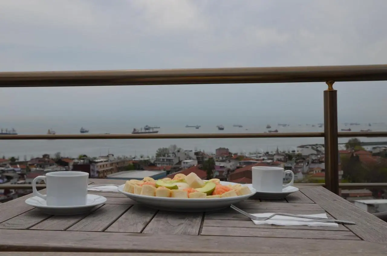 The Reina Hotel