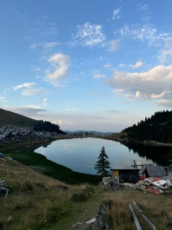 Prokoško jezero Zlatna koliba