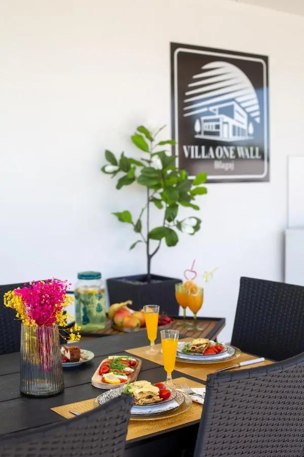 Villa One Wall