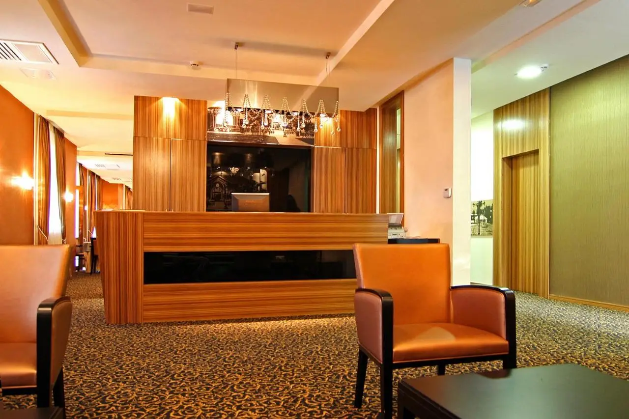 Hotel Crystal