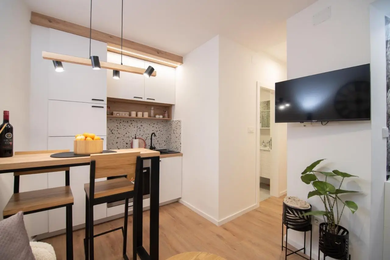 Cute 1BDR in City Center