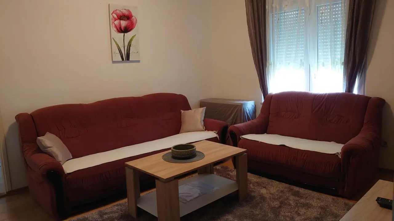 Apartments Tulipan - with free private parking garage