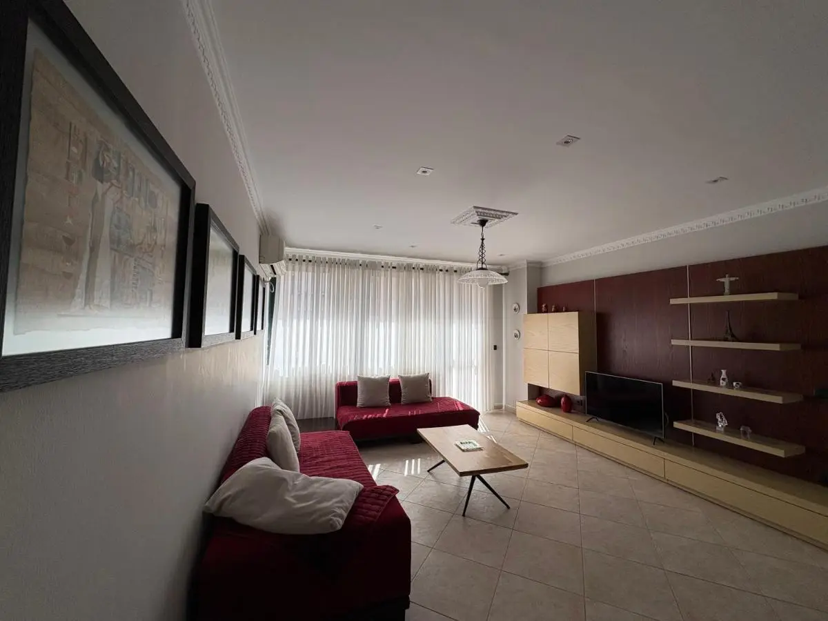 Laureta Central Apartment
