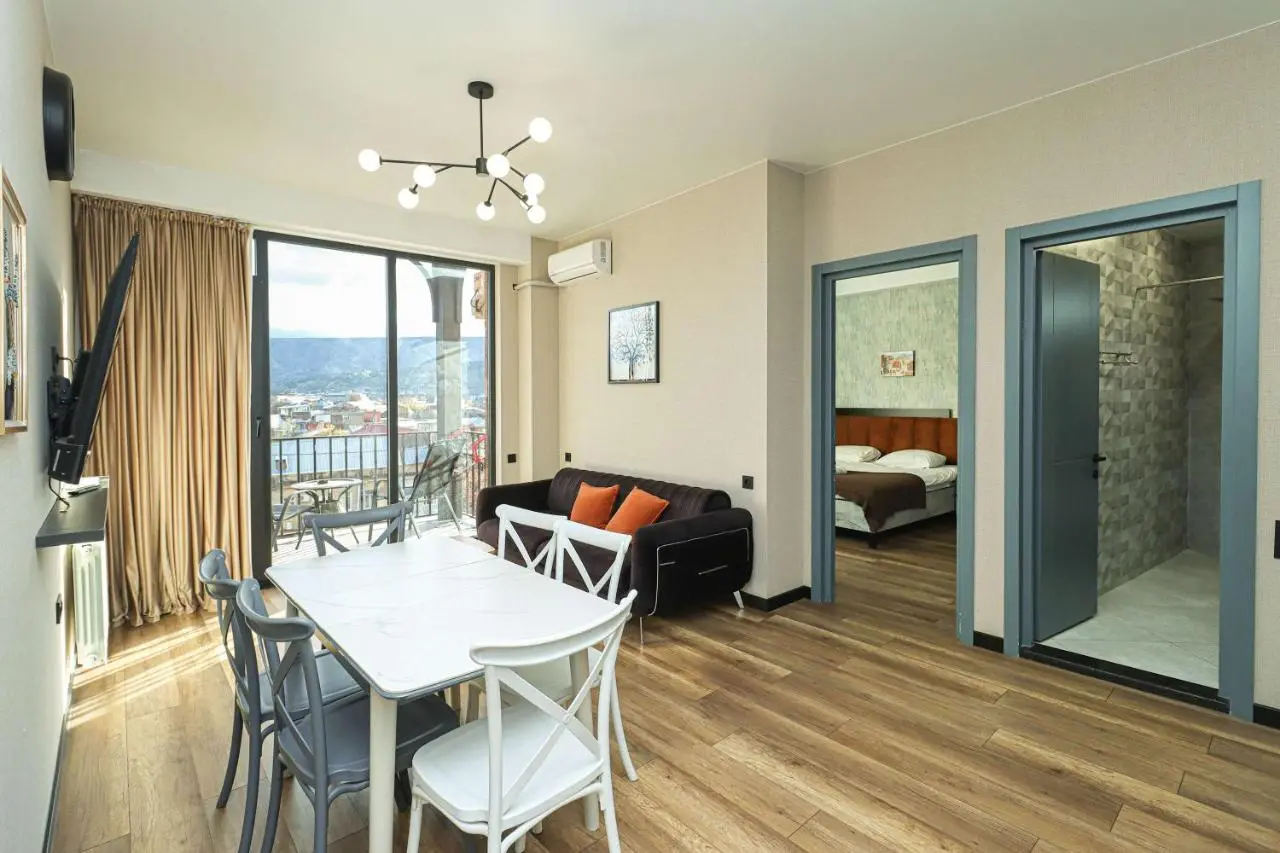 Luxurious 3BR Apartment W Stunning views