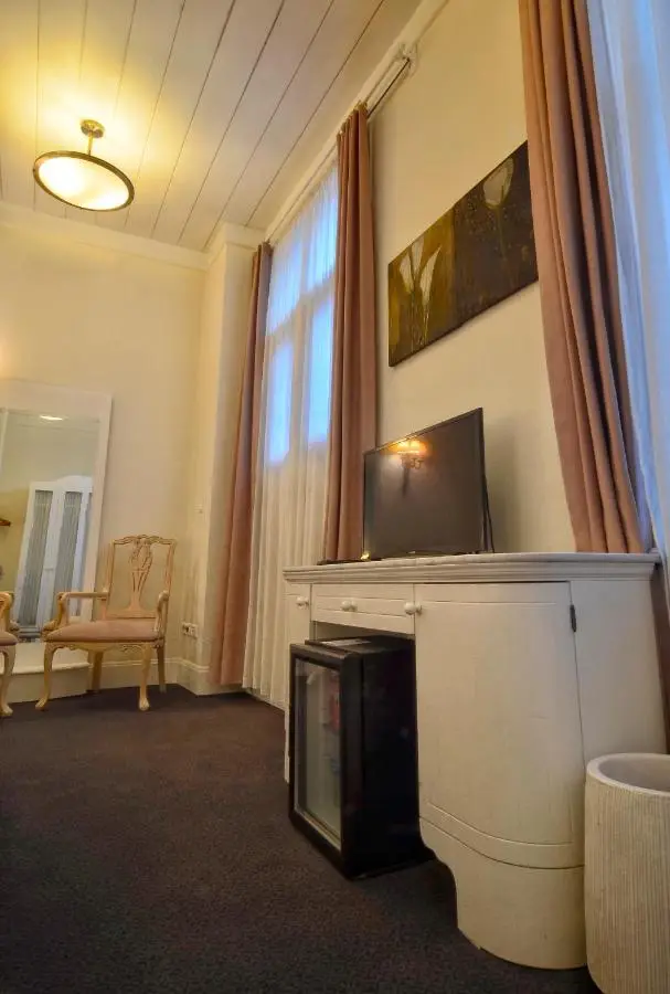 Kar's Hotel