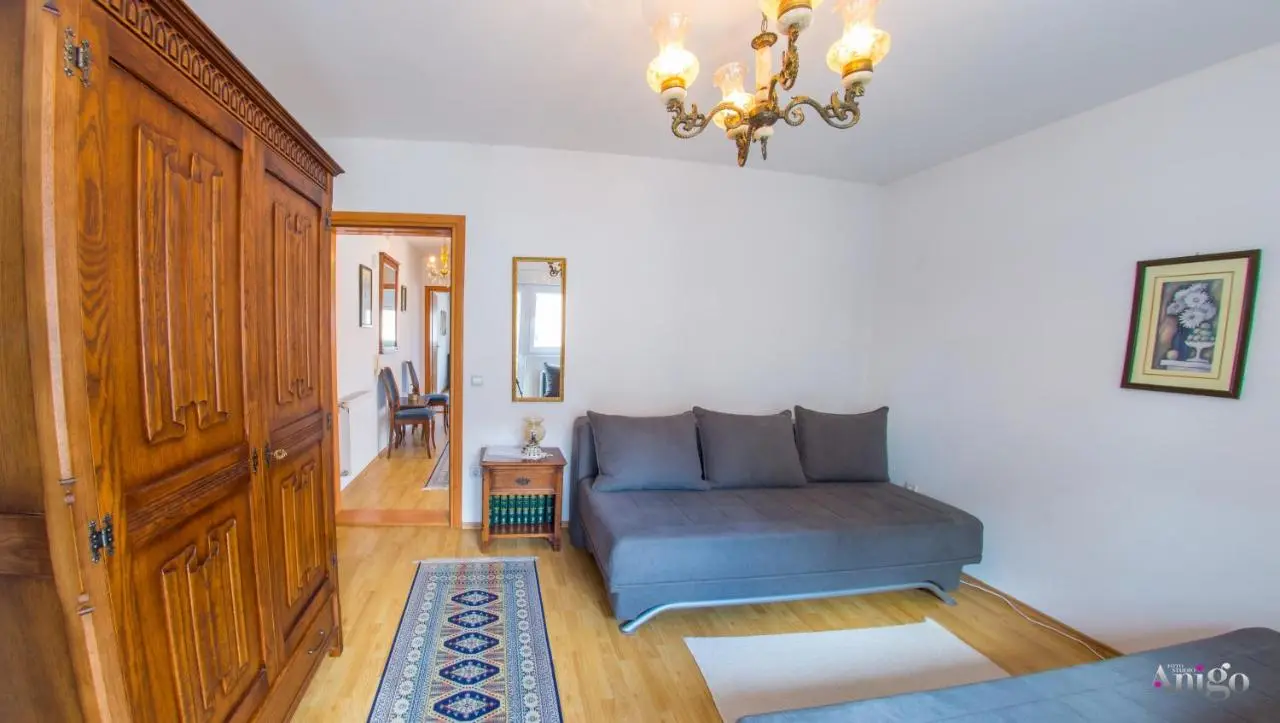 Apartment Ado