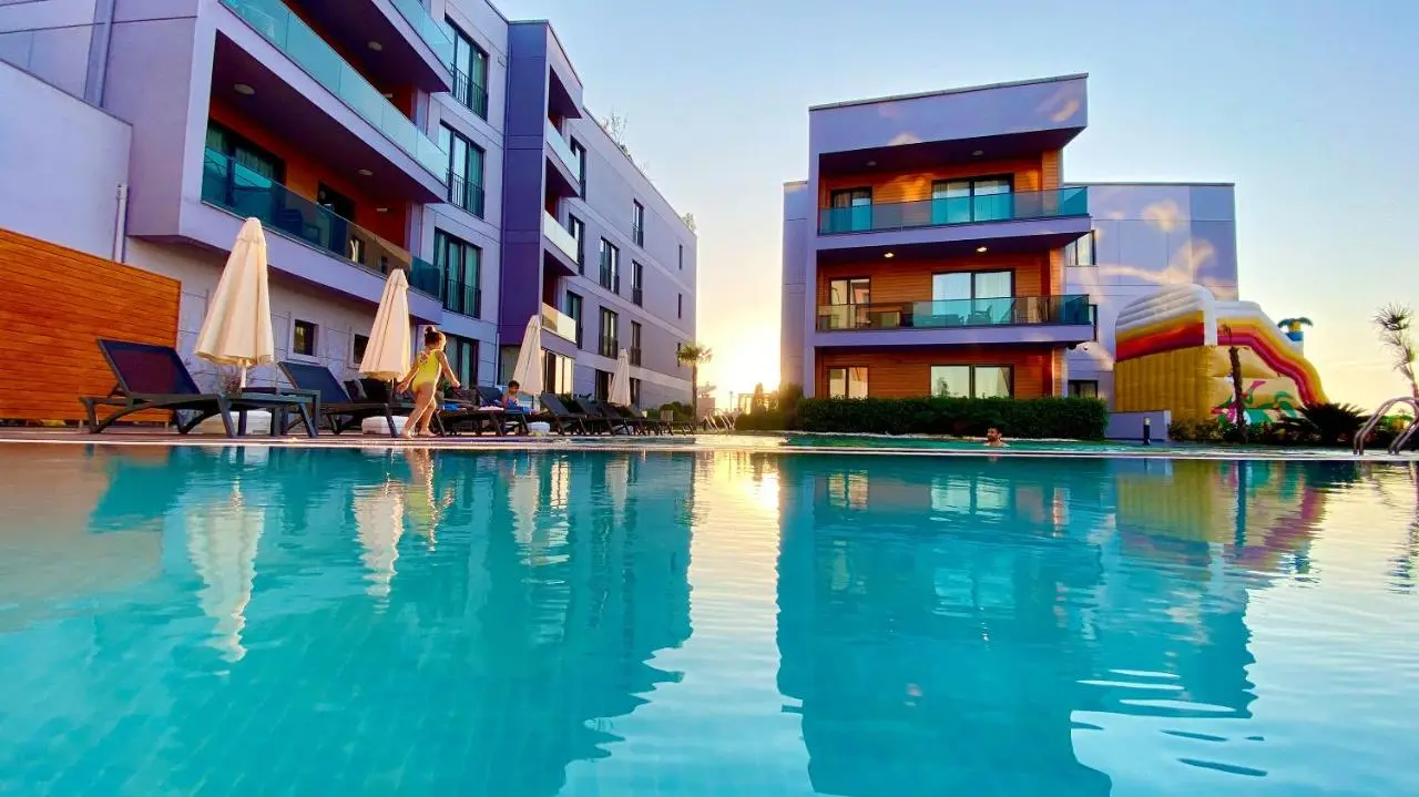 Green Hills Suites