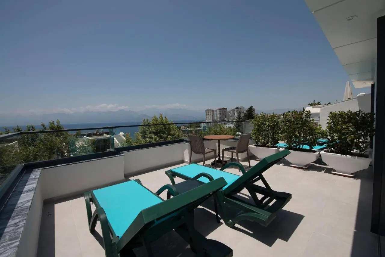 Pure Blanche Hotel