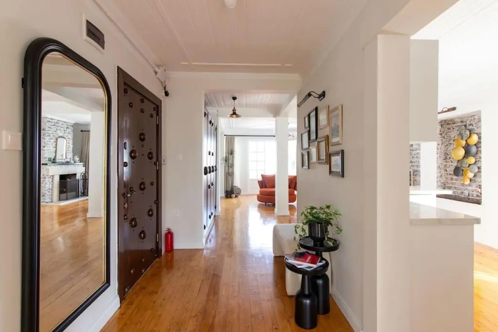 Historic 2BR Gem in Downtown Sisli AC in All Rooms