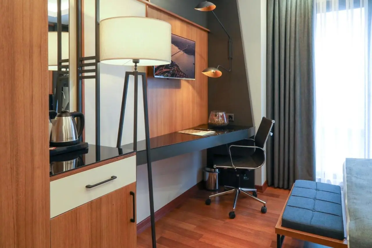 Expoist Hotel