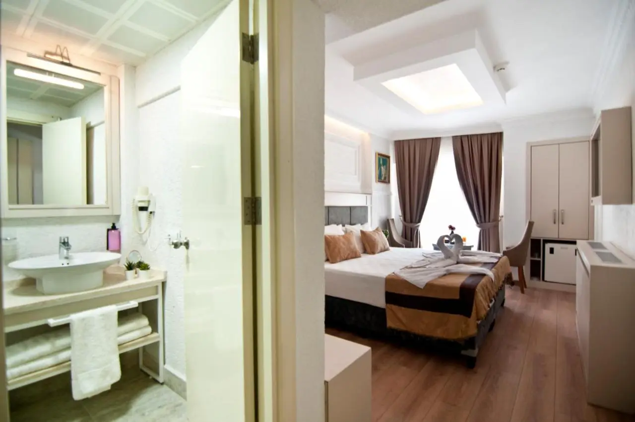 Royce Hotel