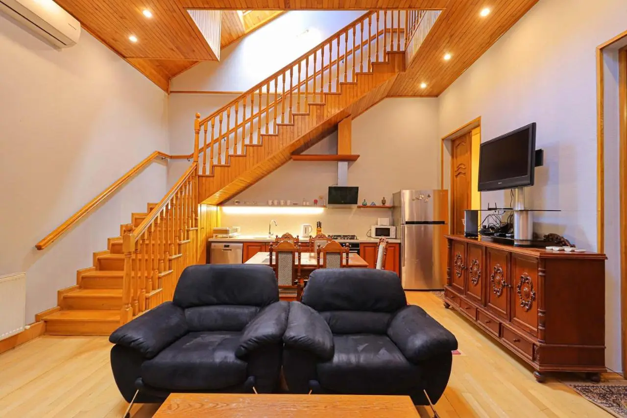 Central 4BR Apt for Groups & Families - By Wehost