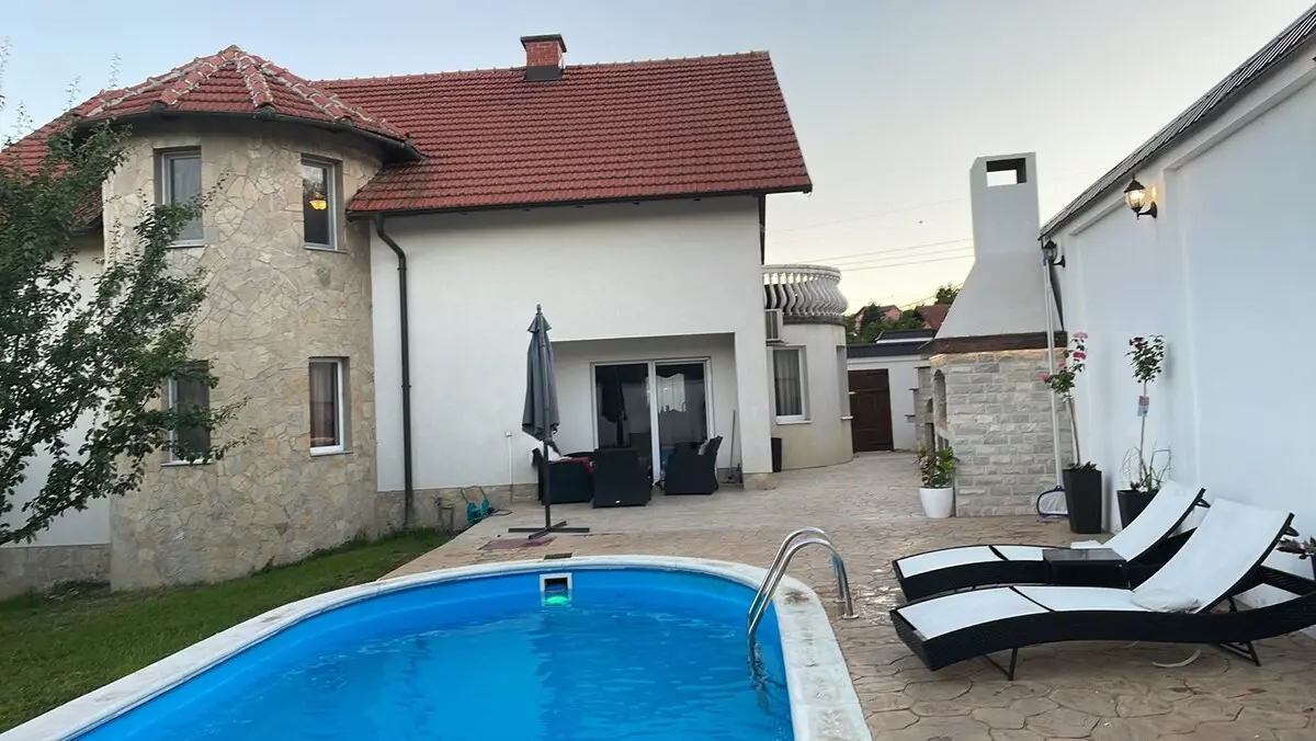 Villa Bosna (Pool, Sauna, Jacuzzi, BBQ,Playground)