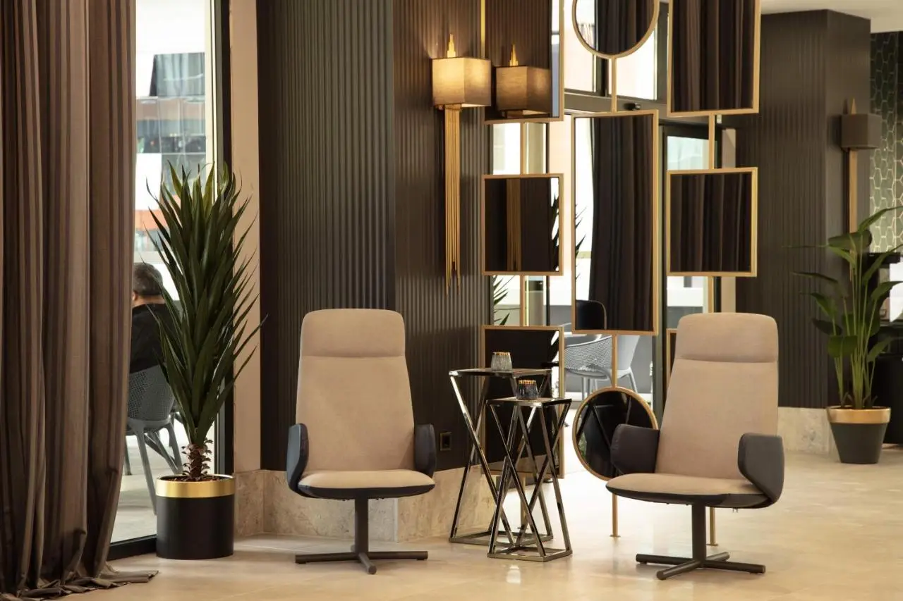 V Center Hotel