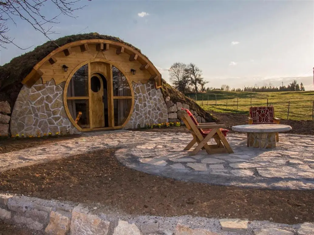 Mountain bungalows and a Hobbit House - Jazavčije Rupe