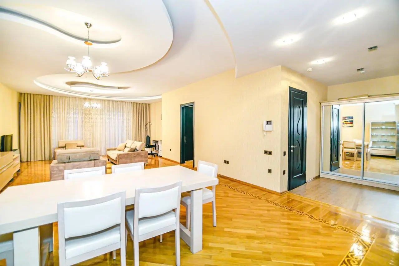 RAYA Luxury Apartment in Nizami street